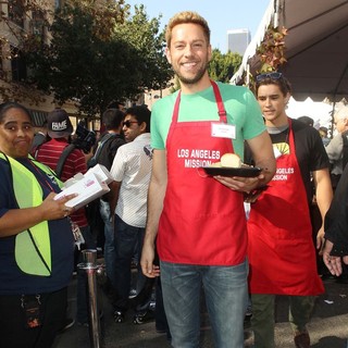 Zachary Levi in The Los Angeles Mission's Thanksgiving for Skid Row Homeless
