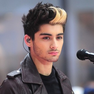 Zayn Malik, One Direction in One Direction Performing Live on The Today Show