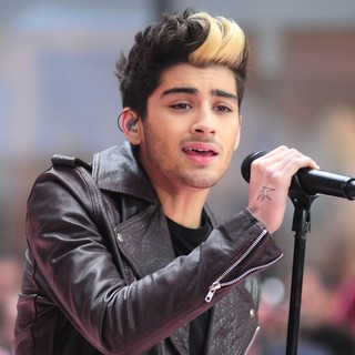 Zayn Malik, One Direction in One Direction Performing Live on The Today Show
