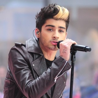 Zayn Malik, One Direction in One Direction Performing Live on The Today Show