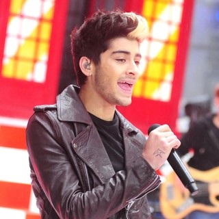 Zayn Malik, One Direction in One Direction Performing Live on The Today Show