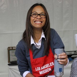 Zoe Saldana in 75th Anniversary of The Los Angeles Mission Serving Thanksgiving Dinner to The Homeless