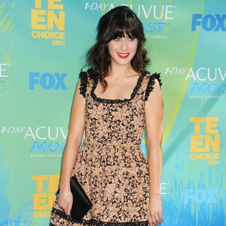 Zooey Deschanel in 2011 Teen Choice Awards
