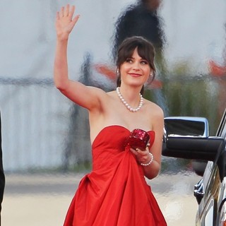 Zooey Deschanel in 70th Annual Golden Globe Awards - Arrivals