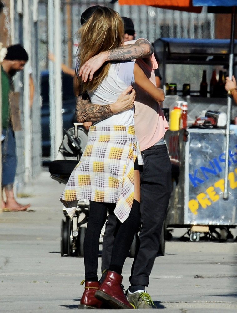 behati prinsloo picture 57 on the set of maroon 5 39 s adam levine size chart