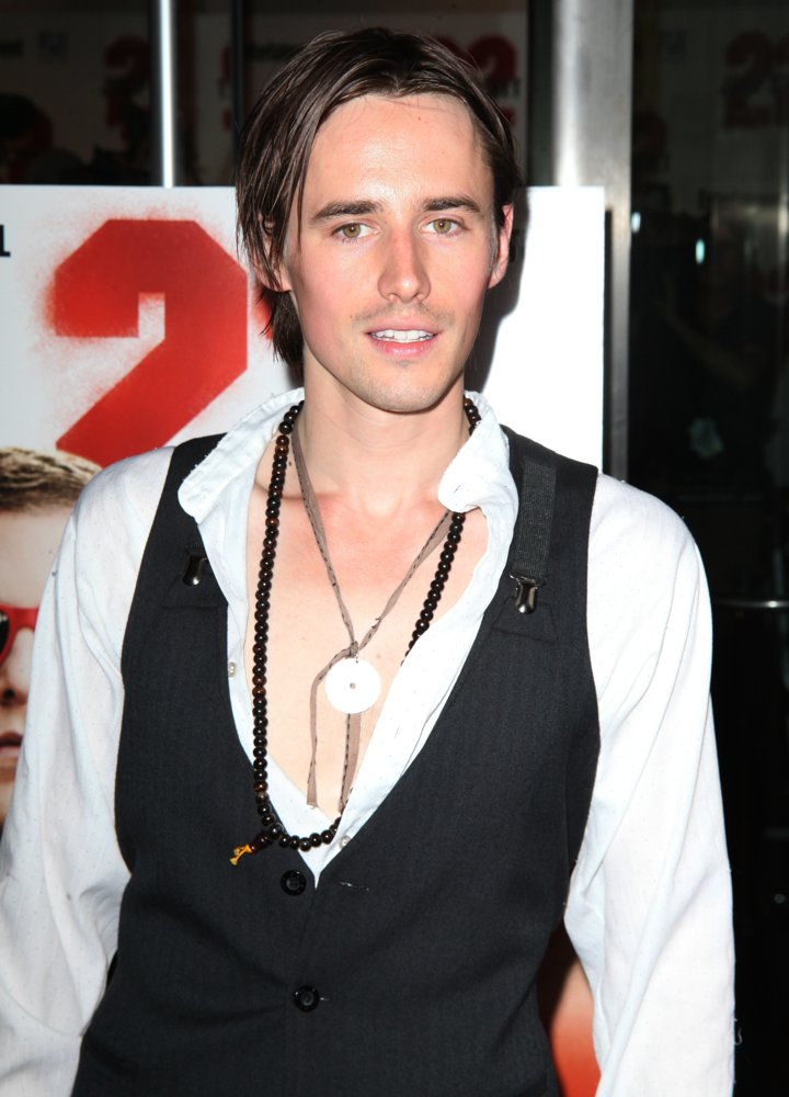 Reeve Carney Net Worth