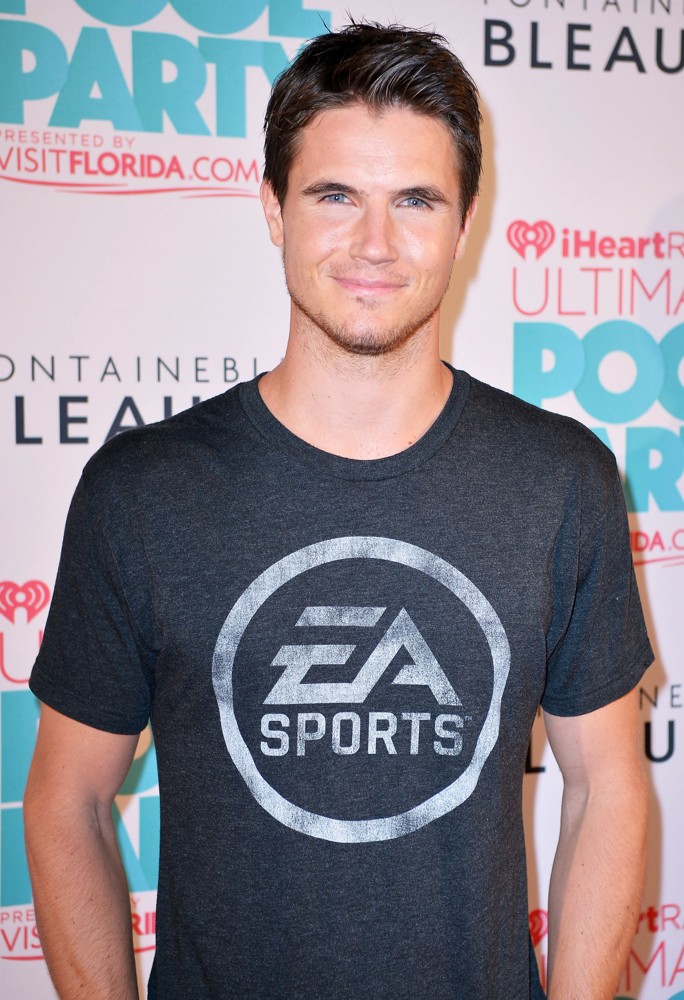 Robbie Amell Robbie Amell Picture 18 - iHeartRadio Ultimate Pool Party - Arrivals