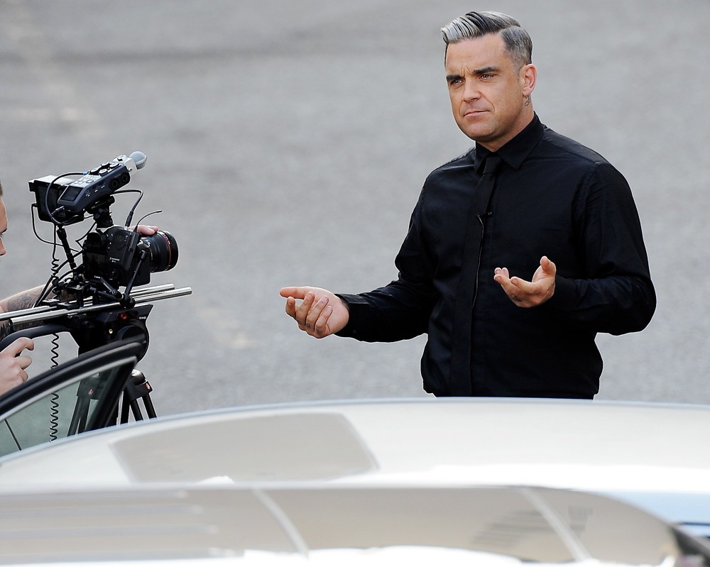 Robbie Williams - Rock DJ - YouTube