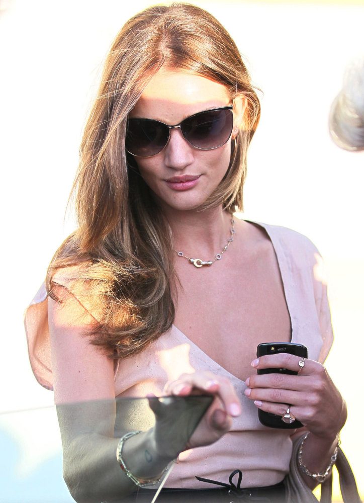 Rosie HuntingtonWhiteley Leaving Byron and Tracey Hair Salon