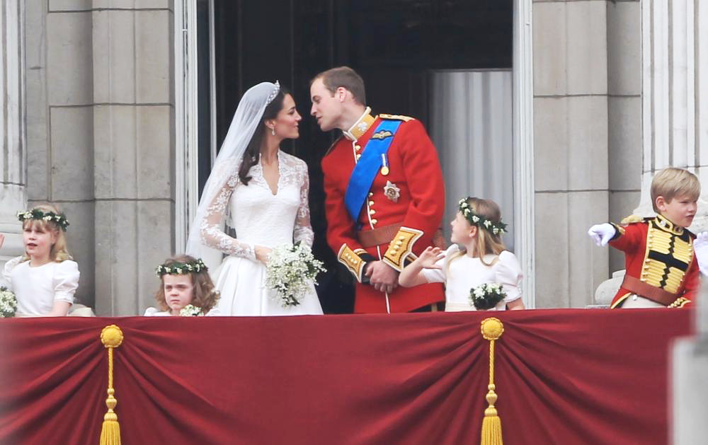 Prince+william+and+kate+middleton+wedding+balcony