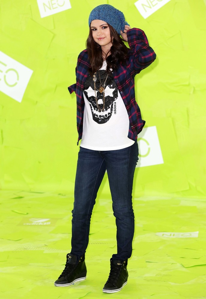 nike 7 sur 7 championnat de passage - Selena Gomez Becomes the Style Ambassador for Adidas NEO