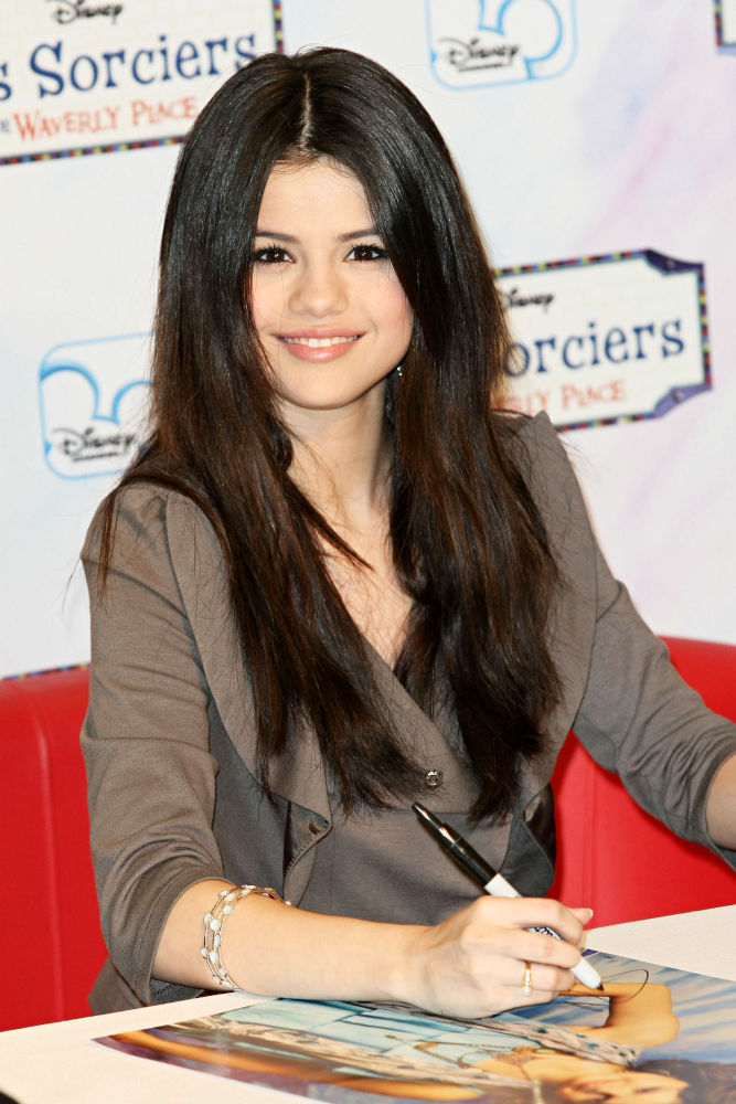 Selena Gomez in Selena Gomez attends a signing session at the launch of a new clothing line
