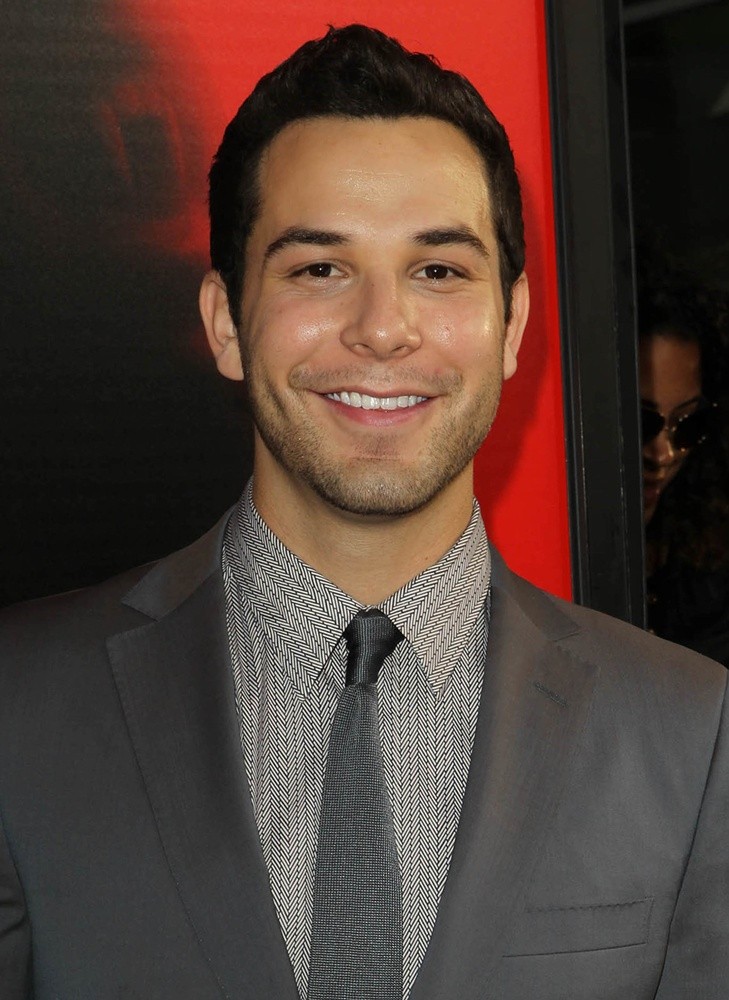 Skylar Astin Picture 17 - Premiere of HBO's True Blood ... Christian Bale Trailers