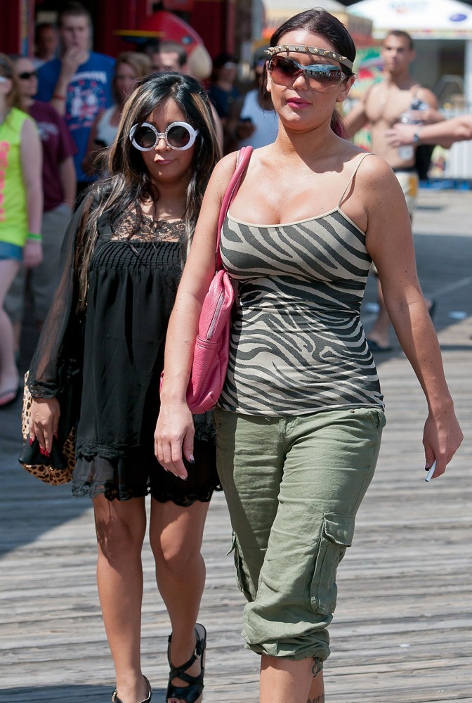 snooki-jwoww-out-and-about-in-seaside-02.jpg