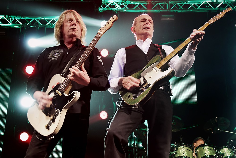 status-quo-performing-16.jpg