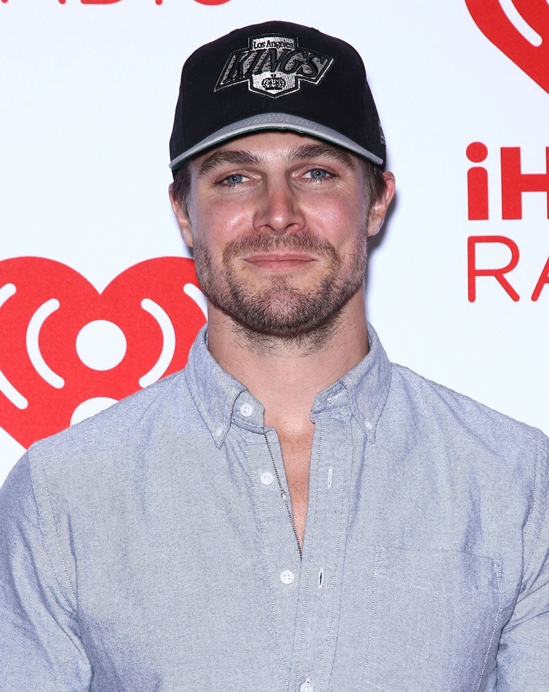  - stephen-amell-2012-iheartradio-music-festival-day-2-01