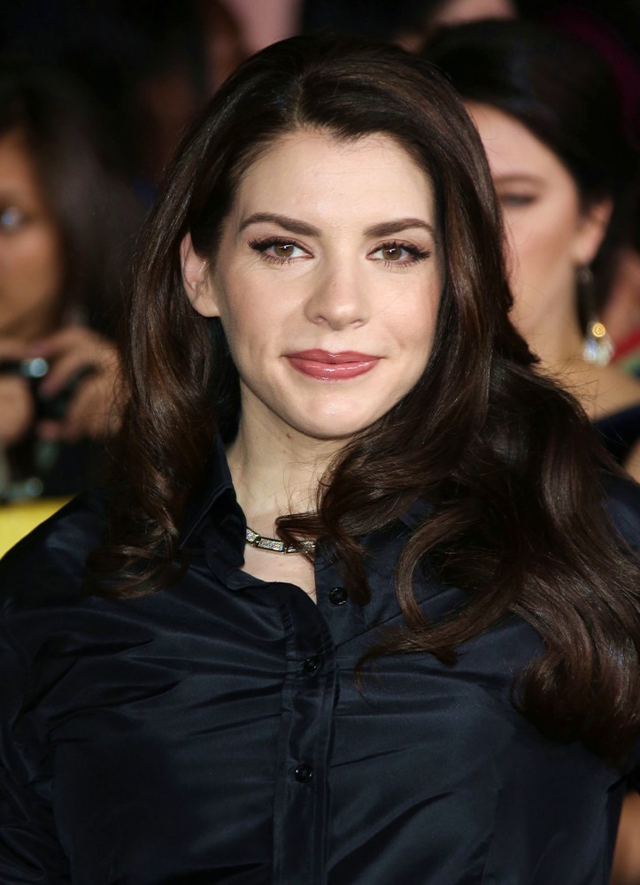 http://www.aceshowbiz.com/images/wennpic/stephenie-meyer-premiere-breaking-dawn-2-03.jpg