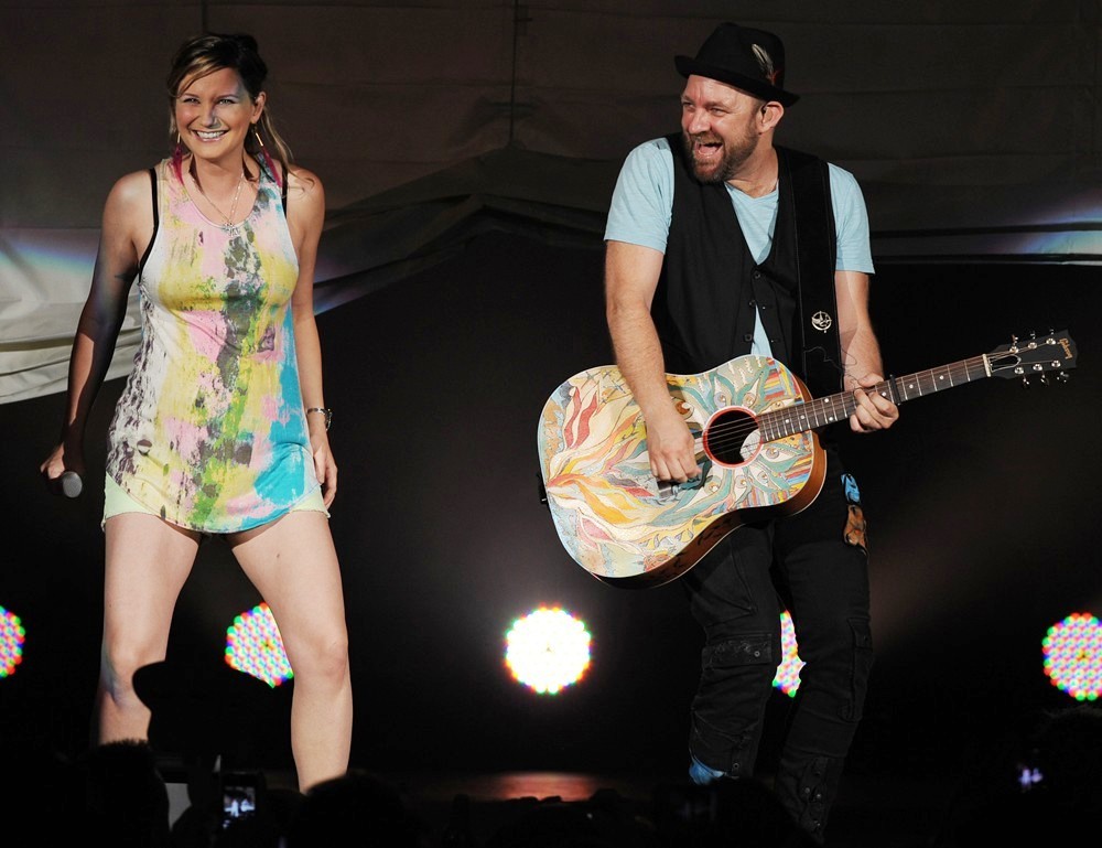 SUGARLAND Tour Dates 2016 2017 concert images & videos
