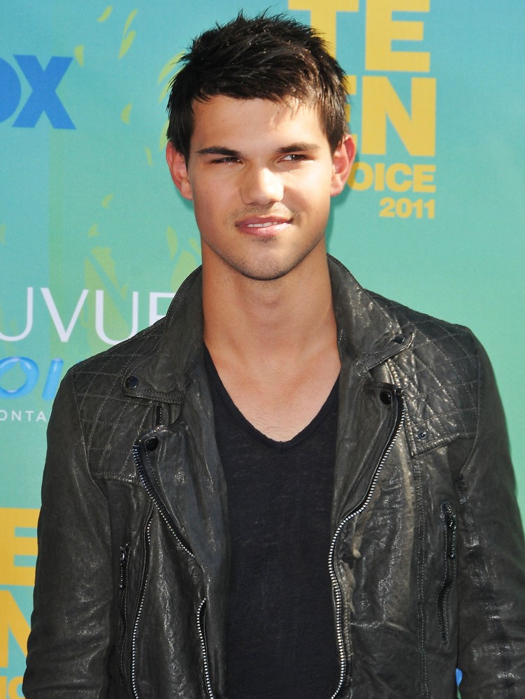 Taylor Lautner Teen Photo 26