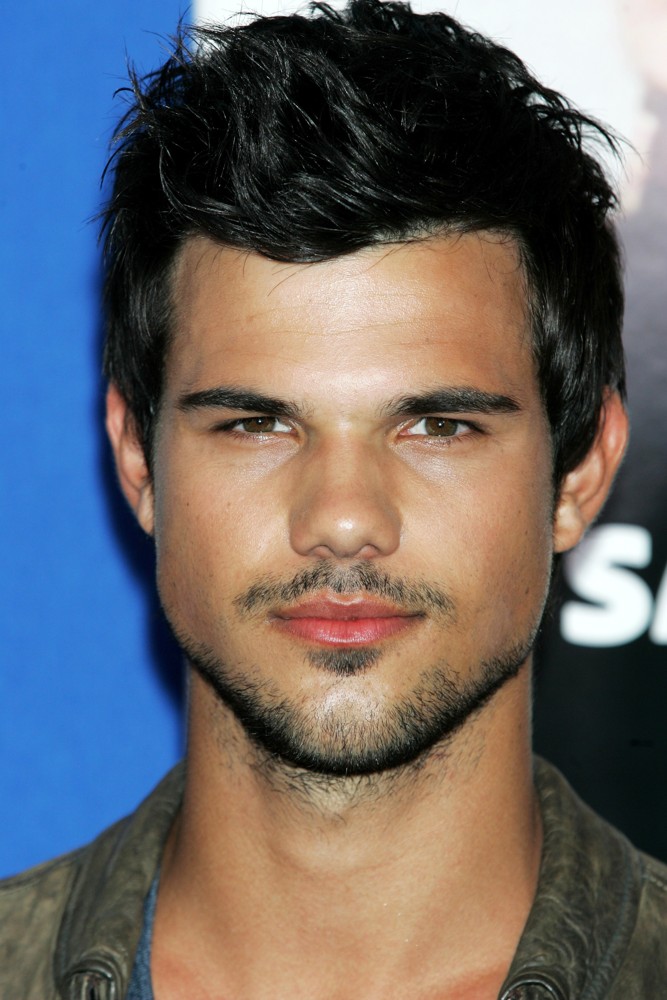 Pictures Of Taylor Lautner 105