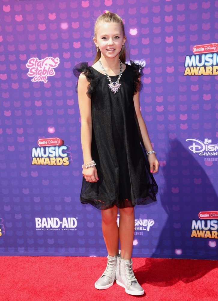 Tegan Marie Picture 2 - 2016 Radio Disney Music Awards - Arrivals