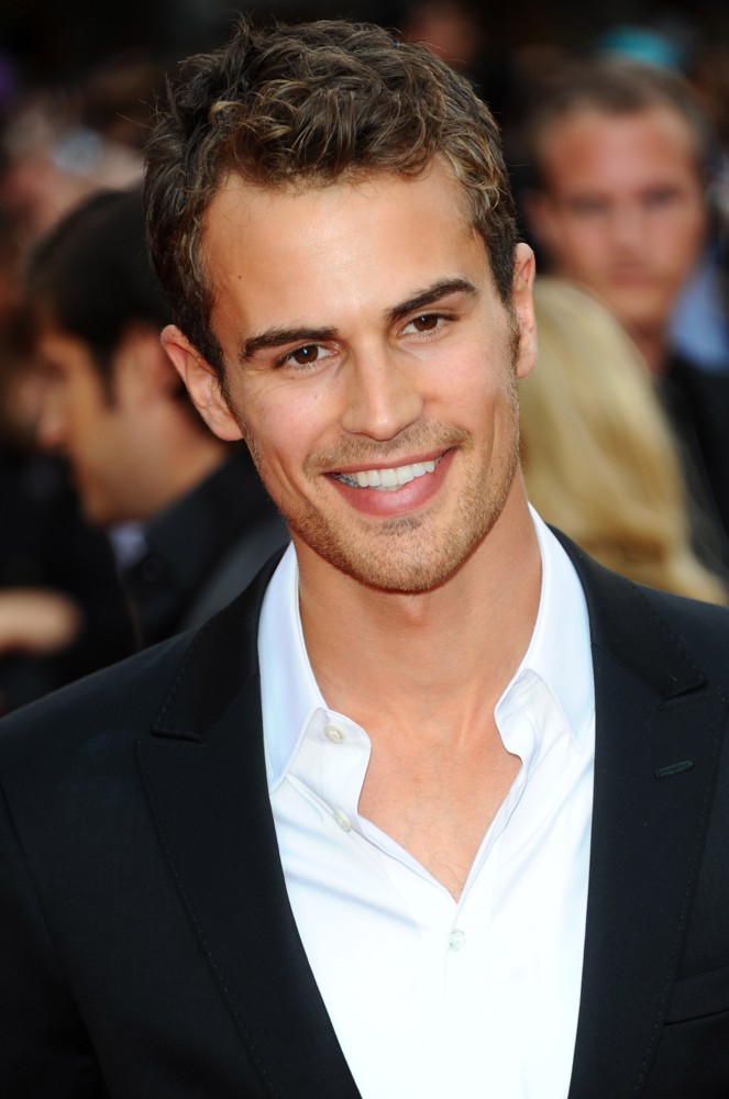 http://www.aceshowbiz.com/images/wennpic/theo-james-premiere-the-inbetweeners-02.jpg