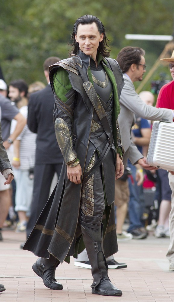 Tom Hiddleston - Wallpaper Gallery