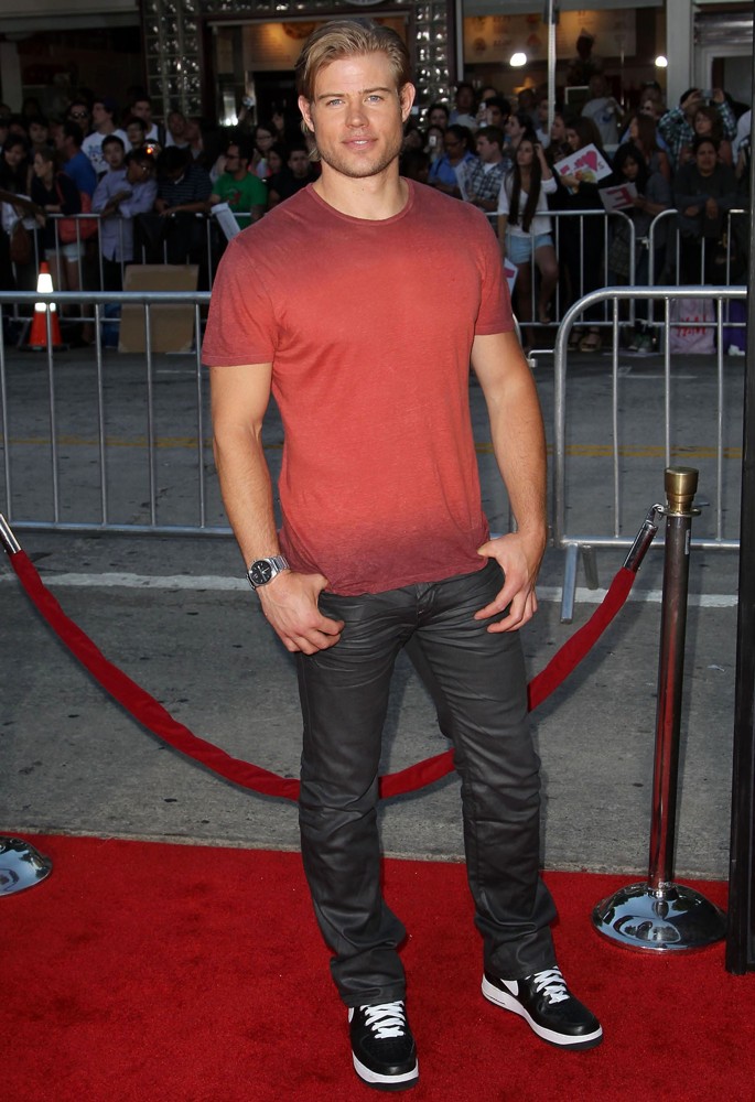 The Premiere of Savages