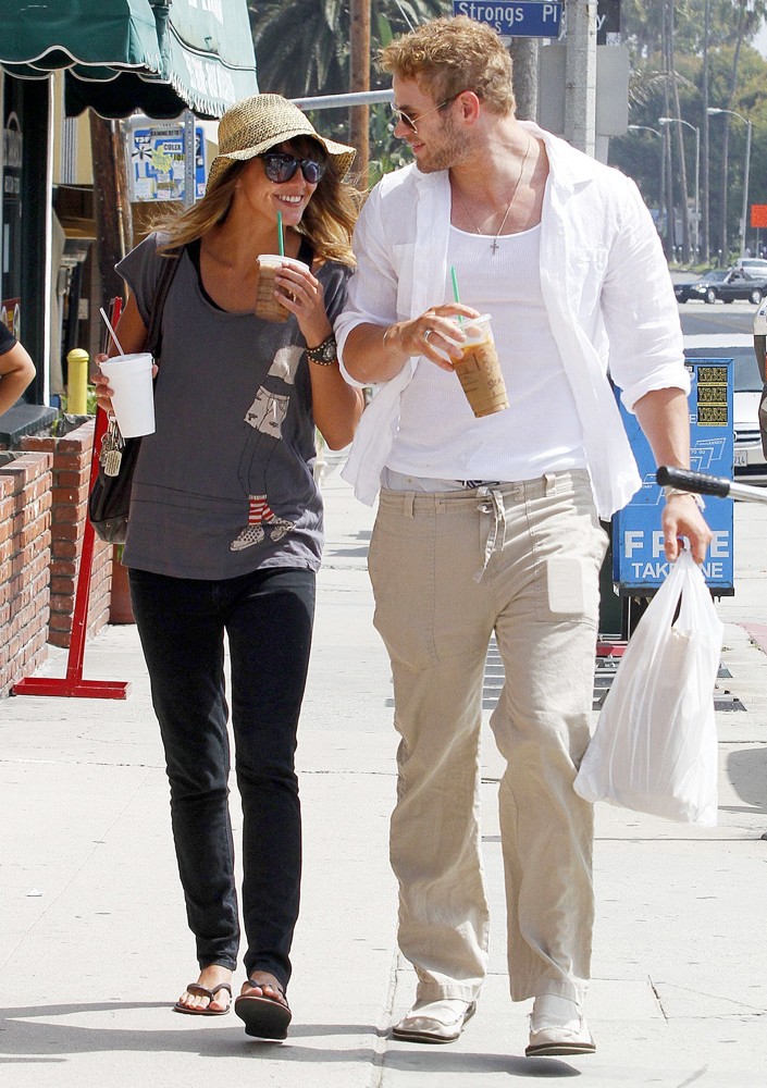 Sharni Vinson - Picture Colection
