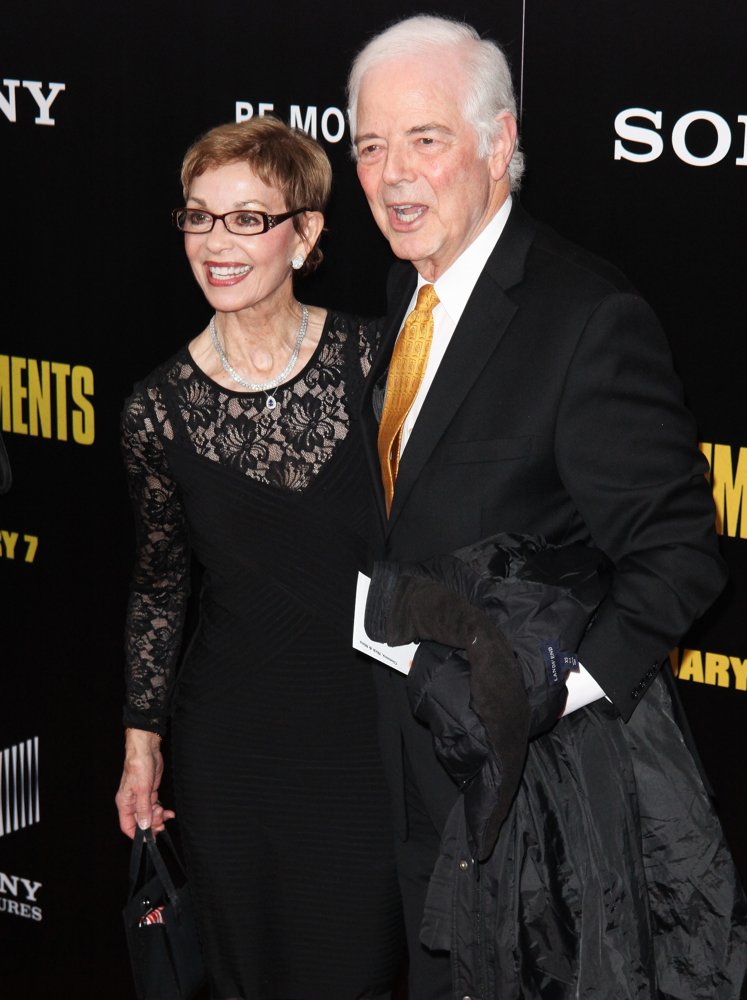 Nina Bruce Warren Picture 2 New York Premiere of The Monuments Men Inside Arrivals