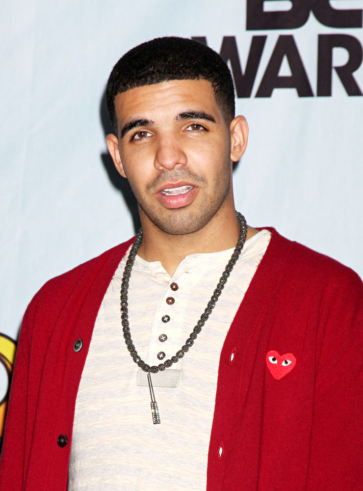 Drake nicki minaj and drake kissing on the lips. Drake