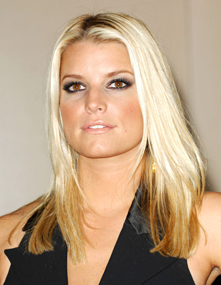 Singer actress Jessica Simpson has vowed never to bare all onscreen even 