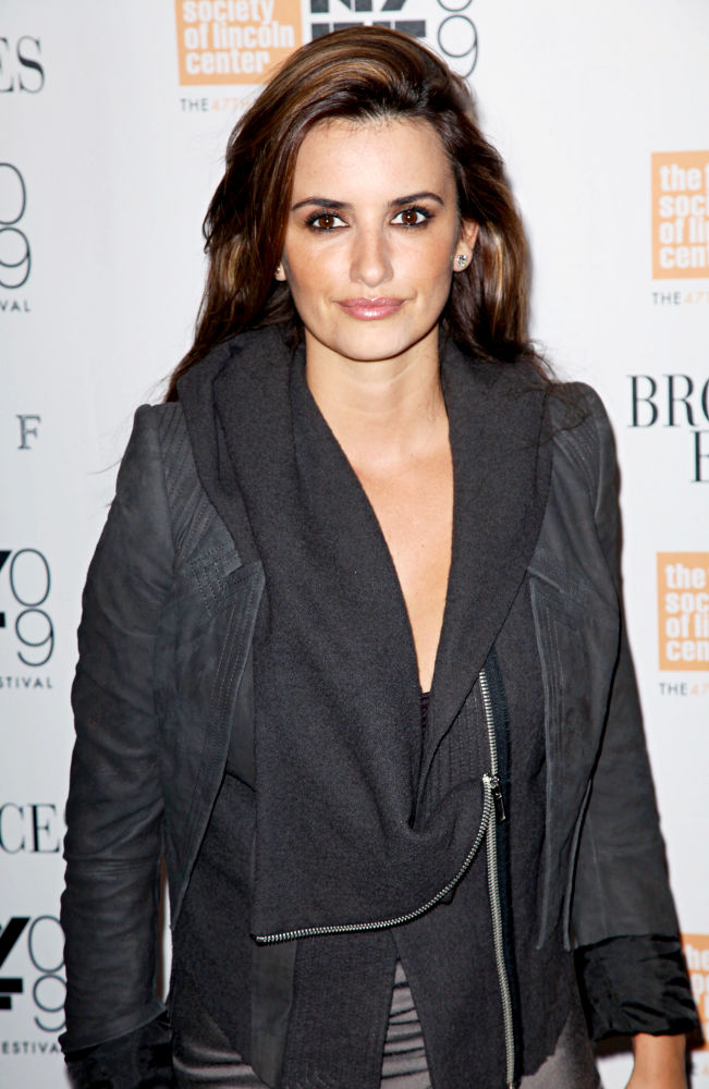 penelope cruz baby bump photo. Penelope Cruz