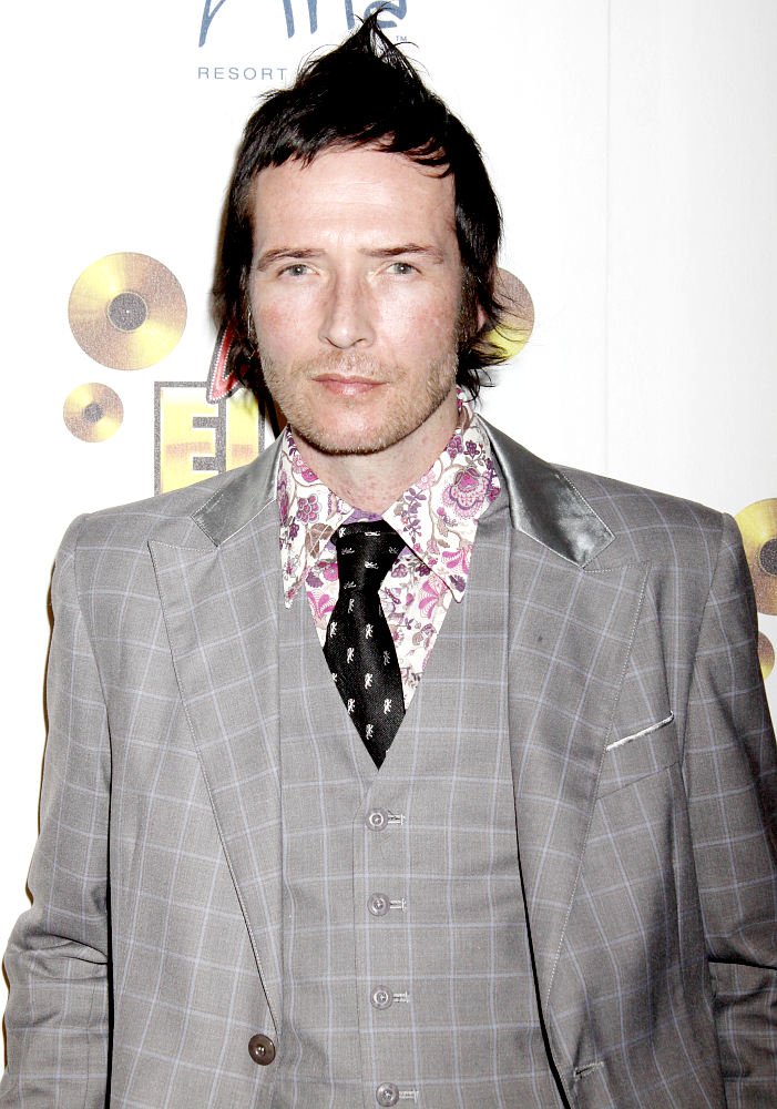 scott weiland velvet revolver. Scott Weiland