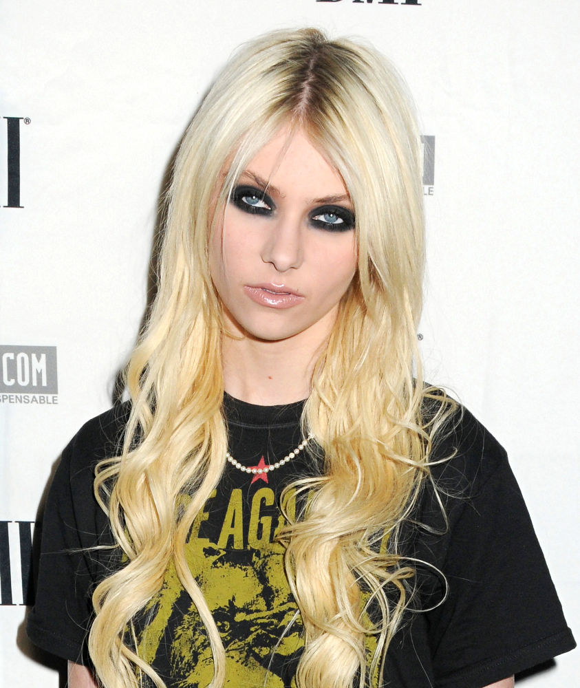 TAYLOR MOMSEN Reacts to Courtney Love Comparison
