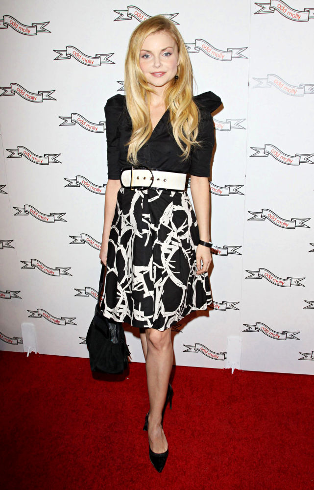 izabella miko files restraining order against fan