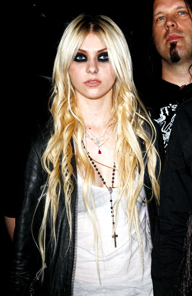 TAYLOR MOMSEN Slammed for Declaring Her Favorite Knife