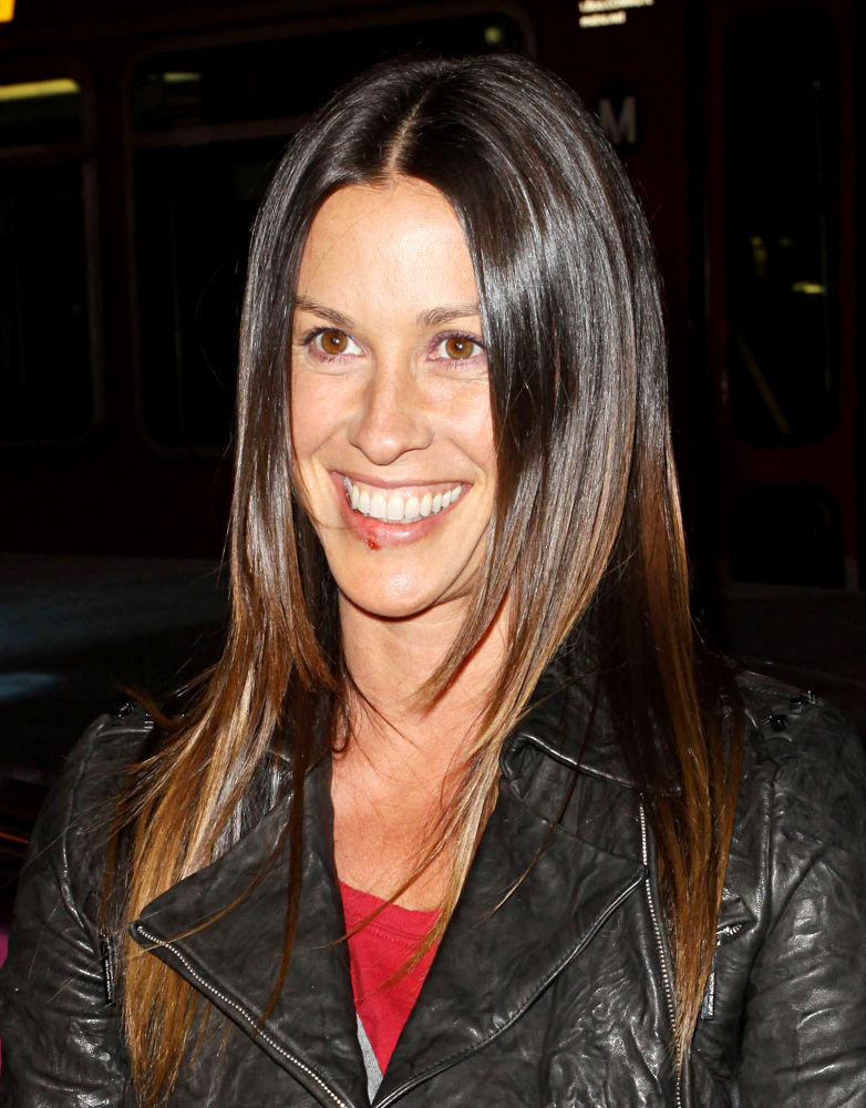 ALANIS MORISSETTE Pregnant With First Child
