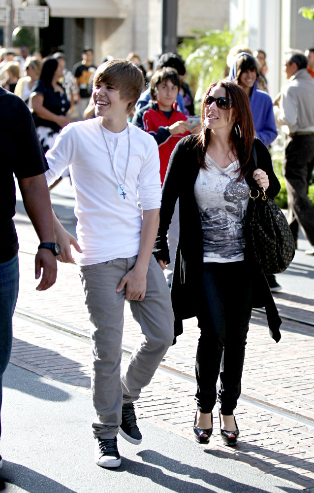 Justin Bieber Calls Mom#39;s justin bieber mother married. Justin Bieber Calls Mom#39;s