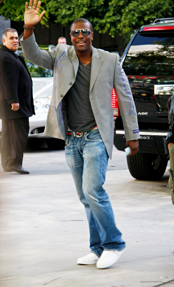 Austin Brown and Chris Tucker Make Impromptu Dance Tribute