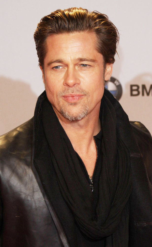 brad pitt hair 2011. Set Pictures of Brad Pitt#39;s