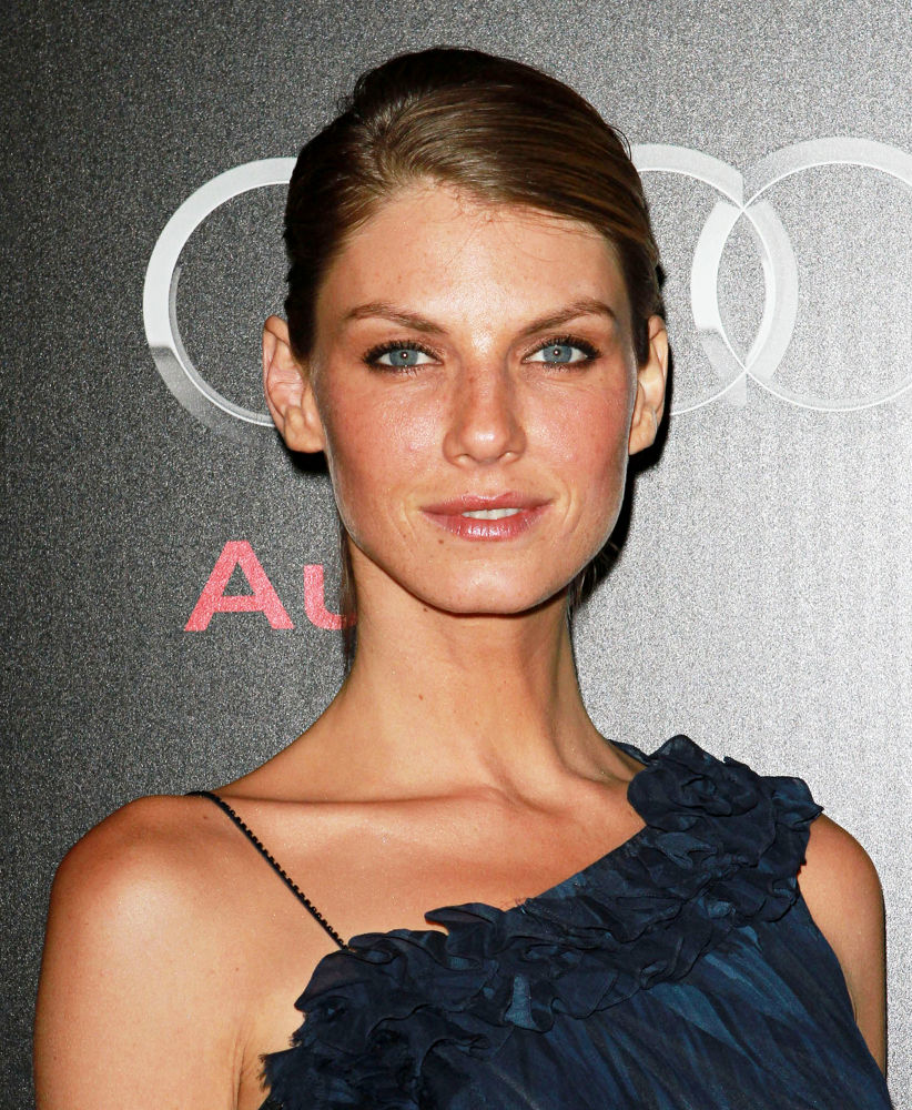 Angela Lindvall - Photo Colection