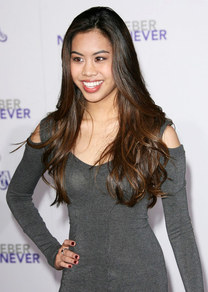 Download this Ashley Argota Picture picture