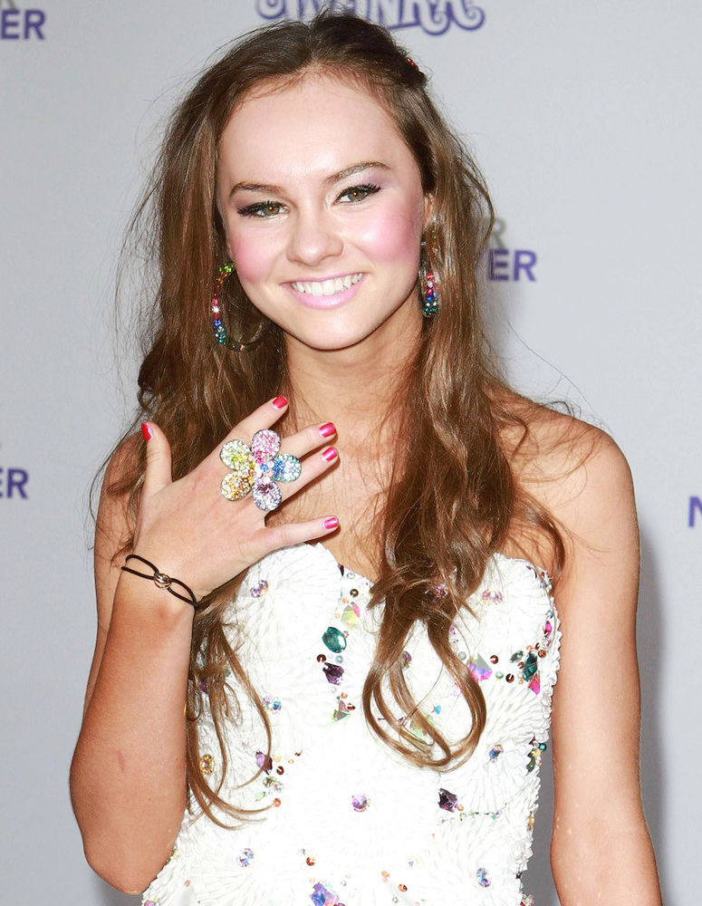 madeline carroll 2011. Madeline Carroll in Los
