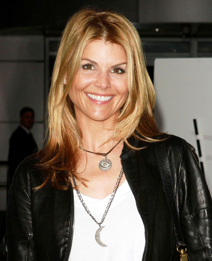 Lori Loughlin Picture 13 - Los Angeles Premiere of "Justin Bieber