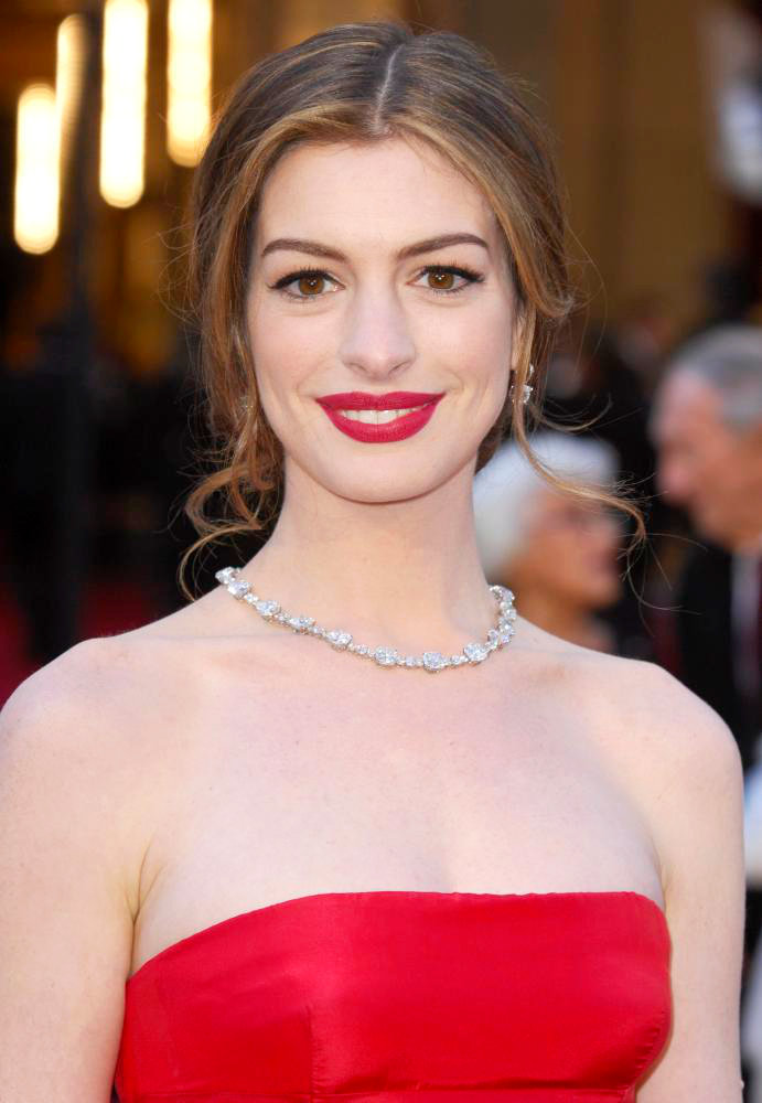 blake lively 2011 oscars. Anne Hathaway Admits Oscar