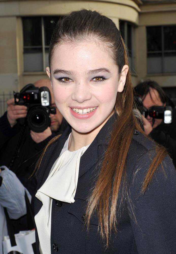 Hailee Steinfeld - Gallery Colection