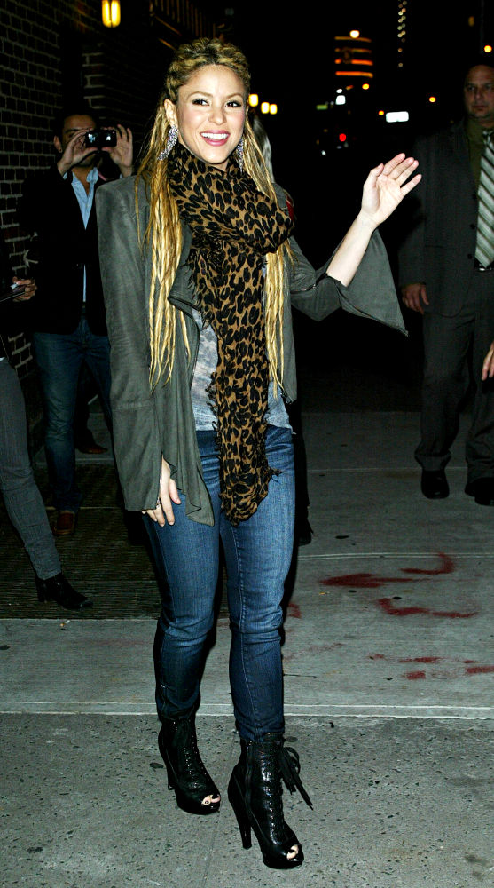 Shakira Visits Haiti for School Plan Shakira Visits Haiti for School Plan