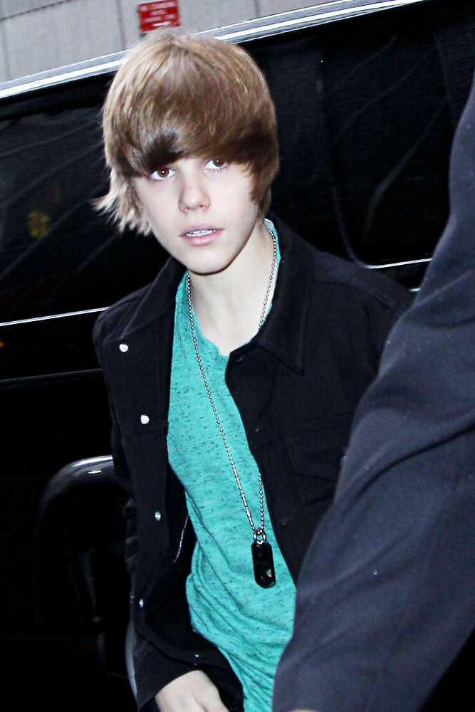 justin bieber new pics. Justin Bieber has a brand new