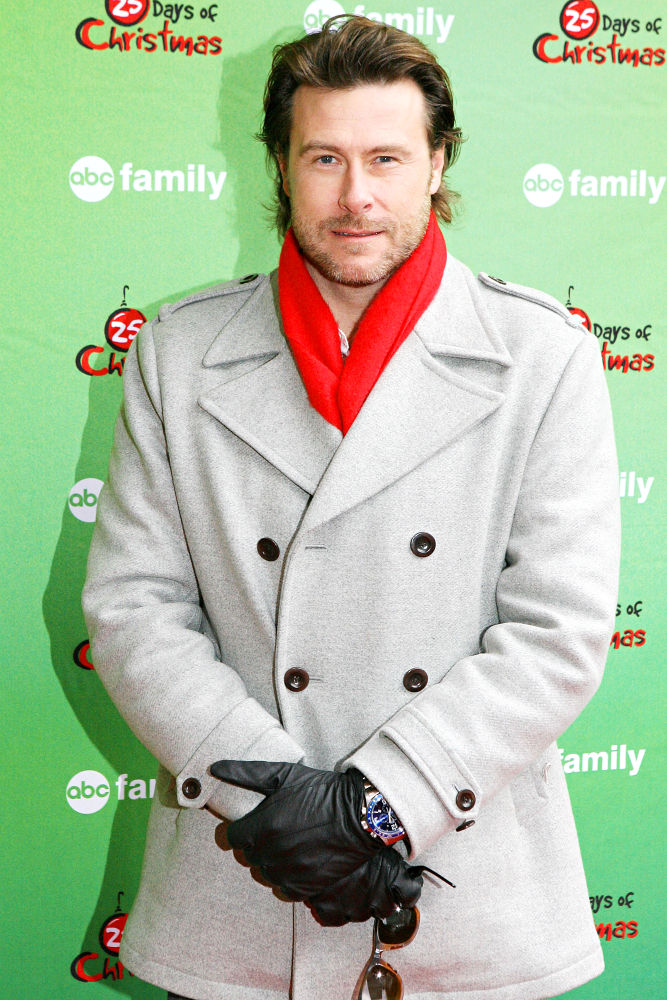 Dean McDermott Picture 9 - ABC Family&rsquo;s Elf Party in support of movie